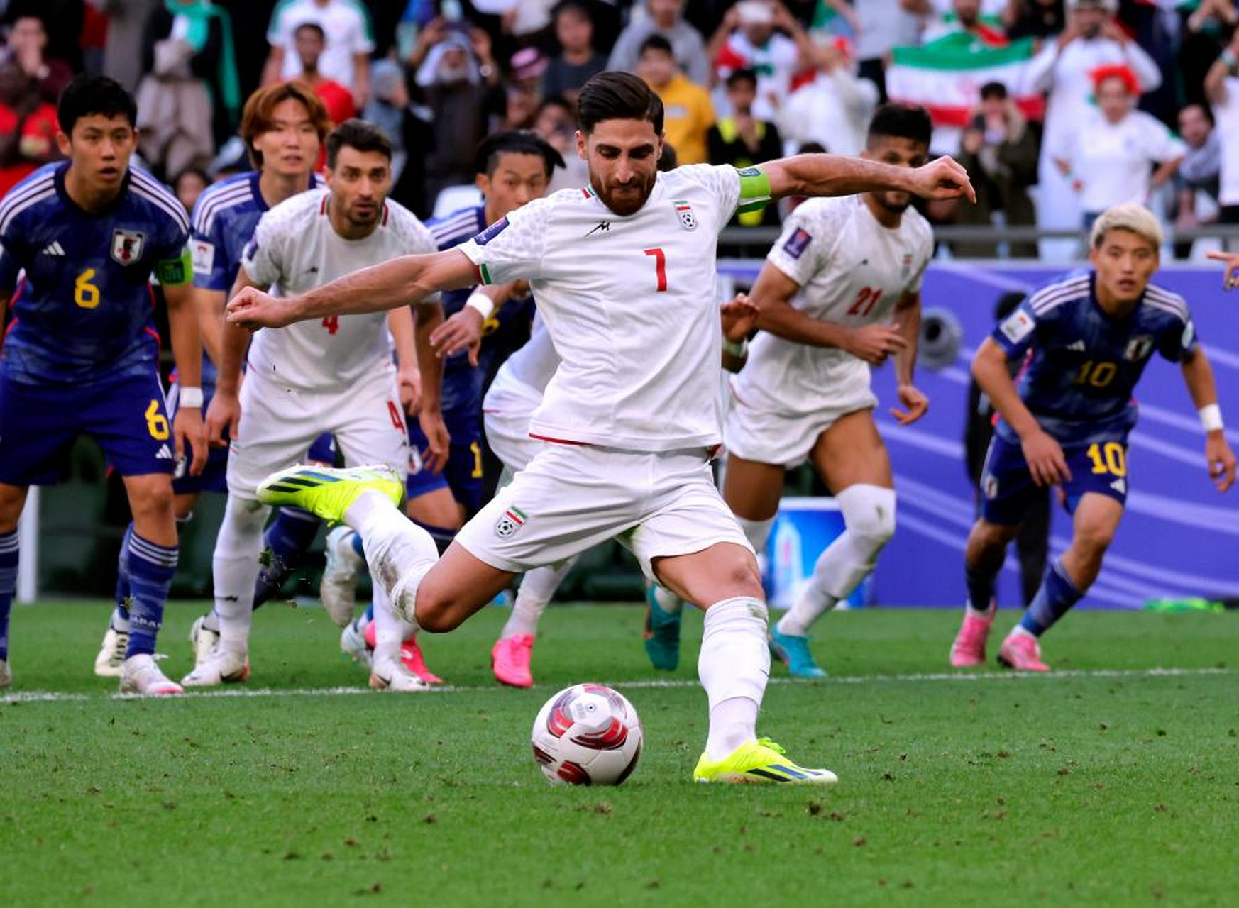 伊朗球员在国际比赛中展现实力